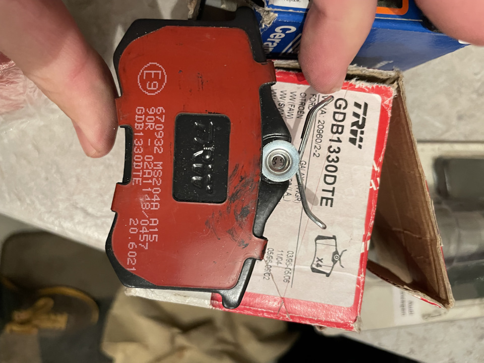 Замена задних колодок на TRW DTEC — Skoda Octavia A5 Mk2, 1,6 л, 2012 ...