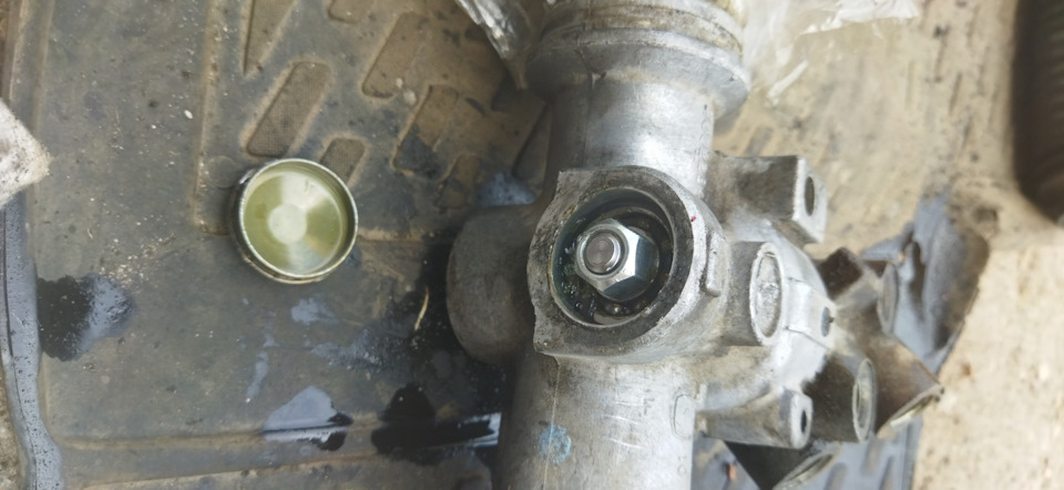 Далее снимаем крышку центрального вала — Opel Astra F