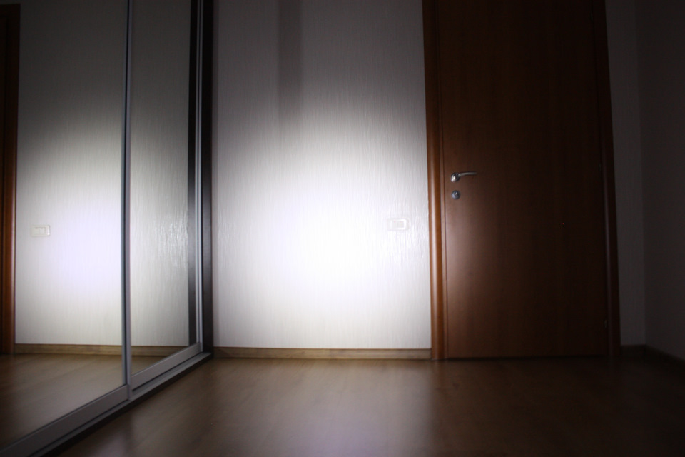 Так светит фонарик в абсолютно темной комнате, с расстояния около 3-х метров — KIA Sportage (3G)