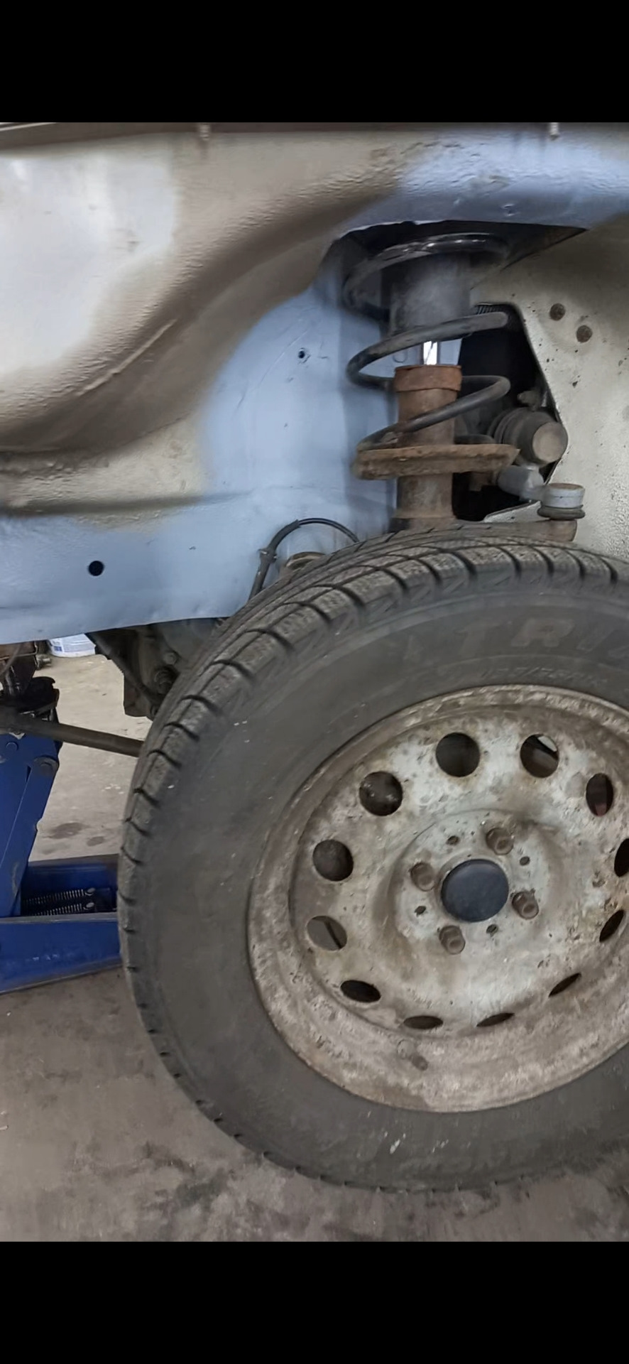 Левый передний стакан — Lada Приора универсал