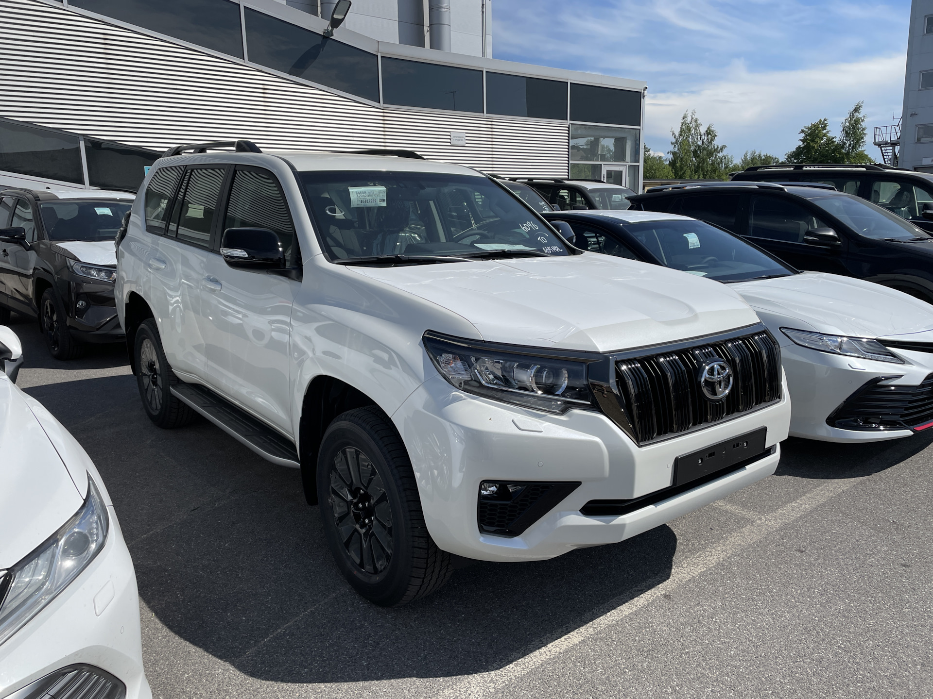 Прадо 2.7 бензин. Land Cruiser Prado 2. Лэнд Крузер 2021. Тойота Крузер 2021. Тойота ленд Крузер 2021.