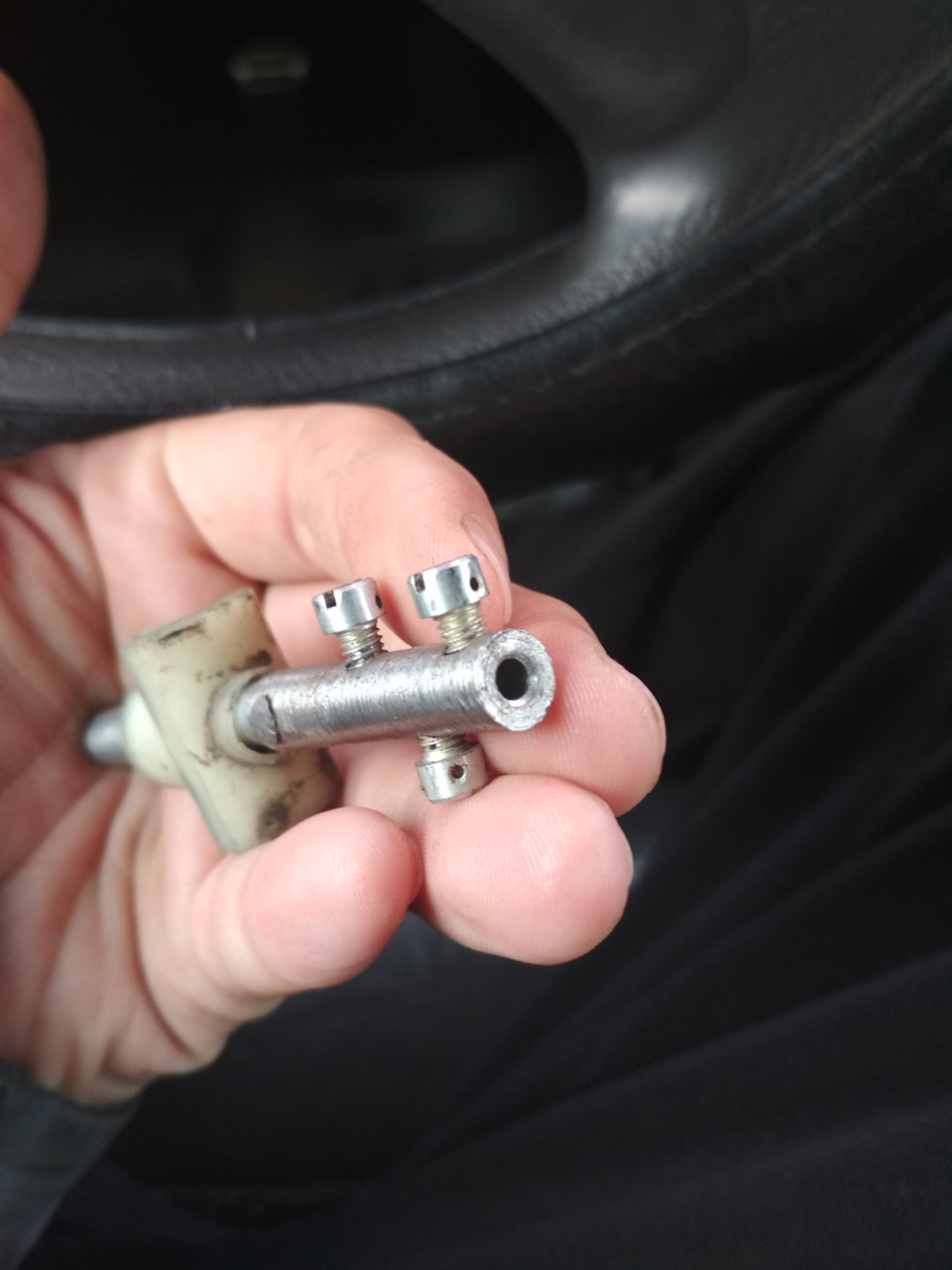 На случай обрыва троса сцепления! — Lada Приора хэтчбек, 1,6 л, 2008 ...