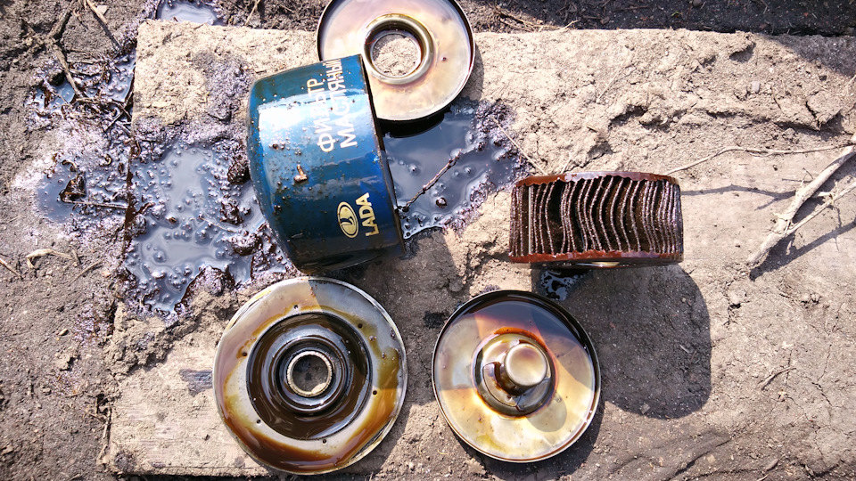 Собственно фильтр в разрезе все отклеилось бумага как труха крошится. — Lada Гранта Лифтбек (1G)