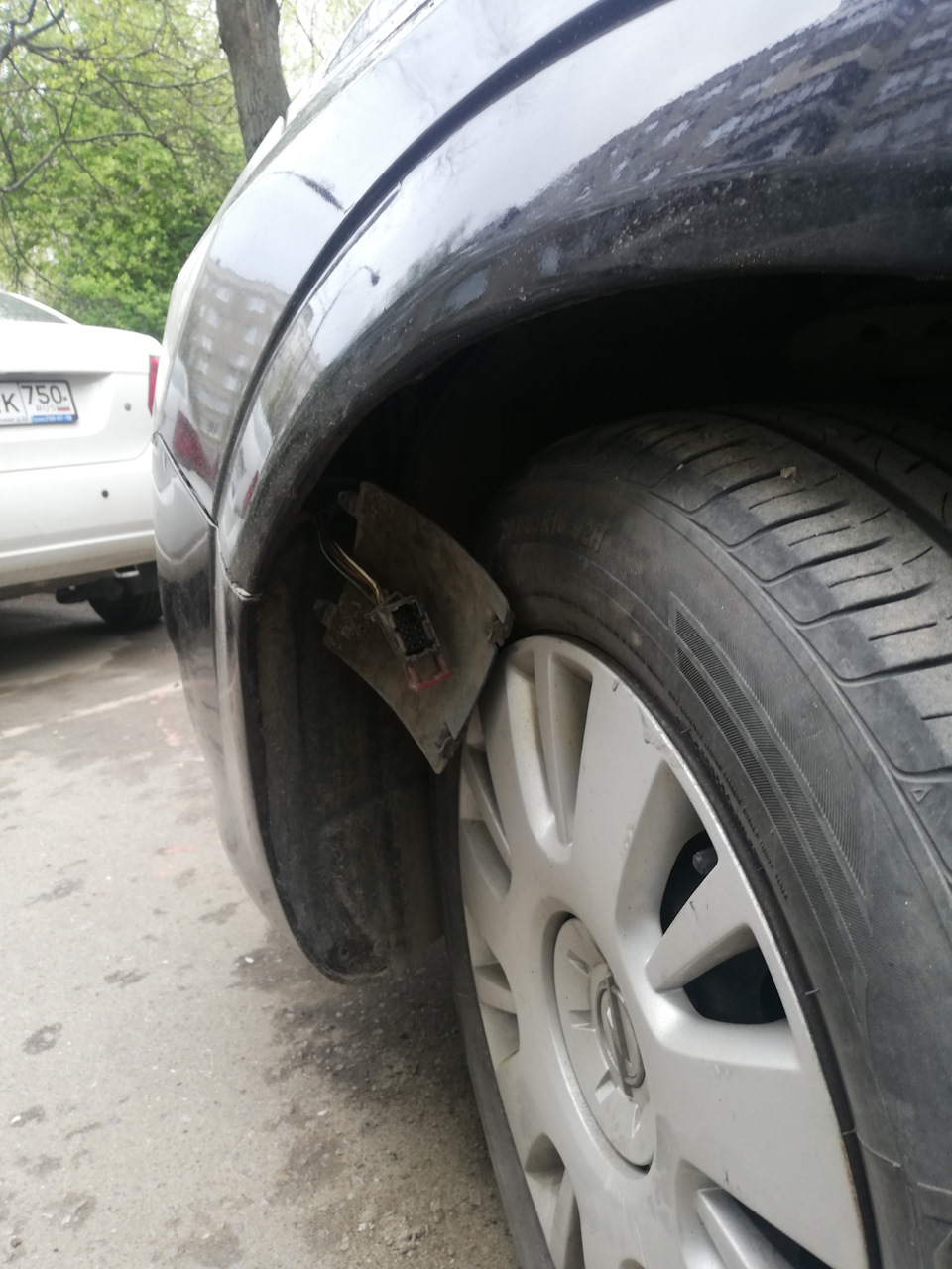 Передний левый габарит не горит, ищем причину. — DRIVE2