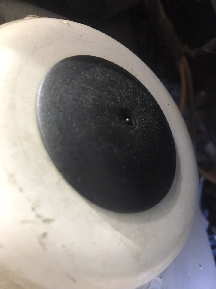 20. Заглушки в стаканы передних стоек VAG. — Volkswagen Passat CC, 1,8 ...