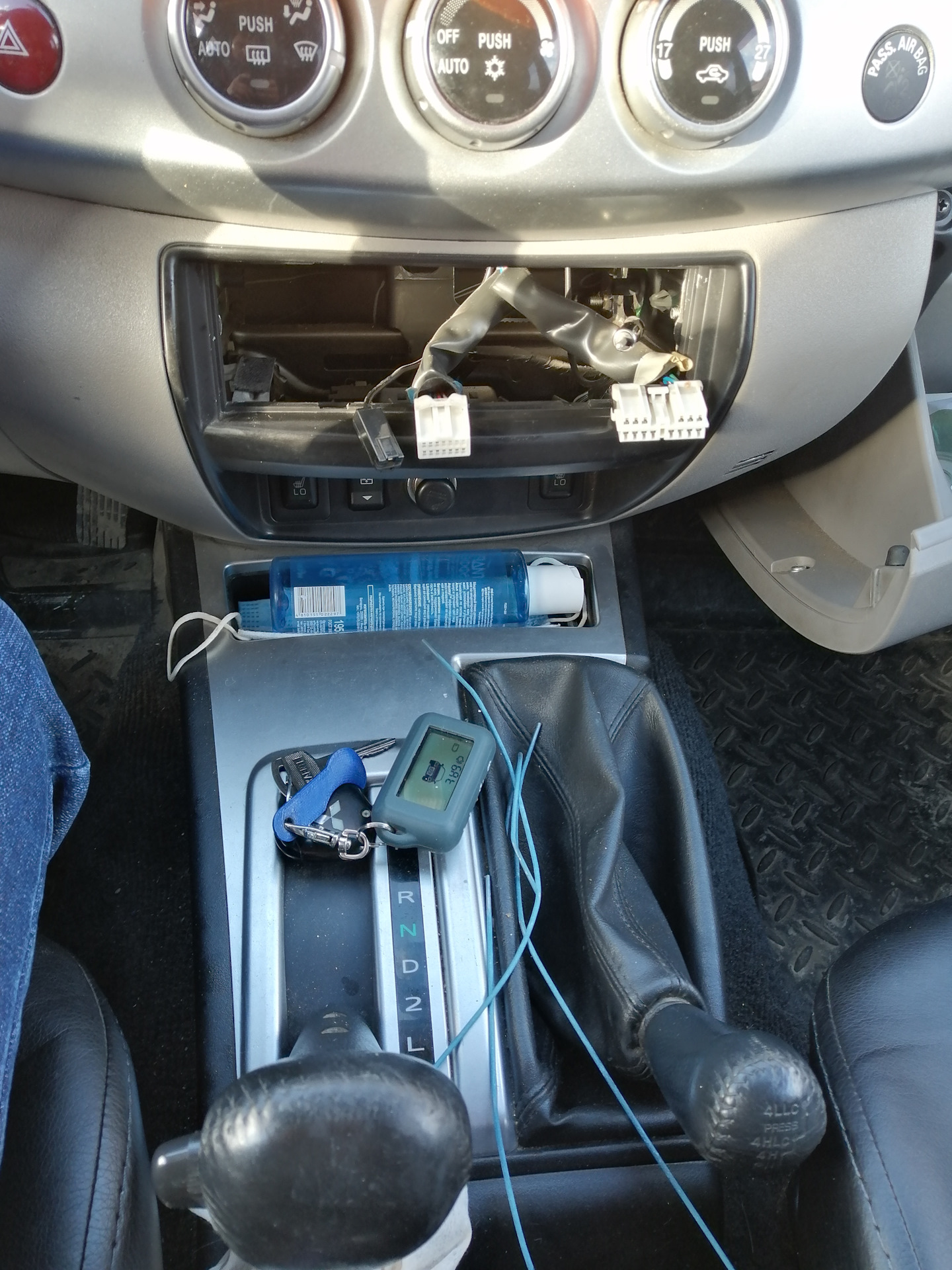 Японский магнитофон — Mitsubishi L200 (4G), 2,5 л, 2011 года ...