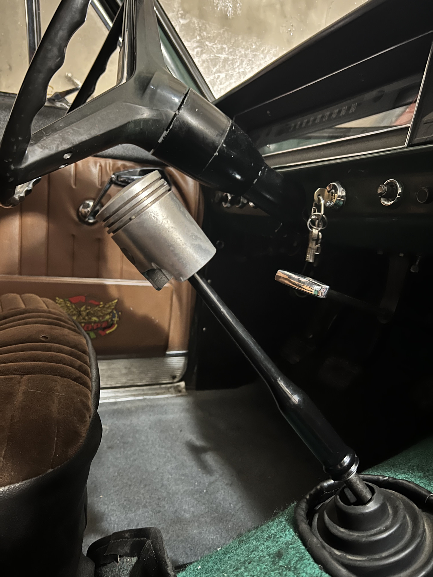 Ручка рычага кпп — ГАЗ 24, 2,4 л, 1972 года | аксессуары | DRIVE2