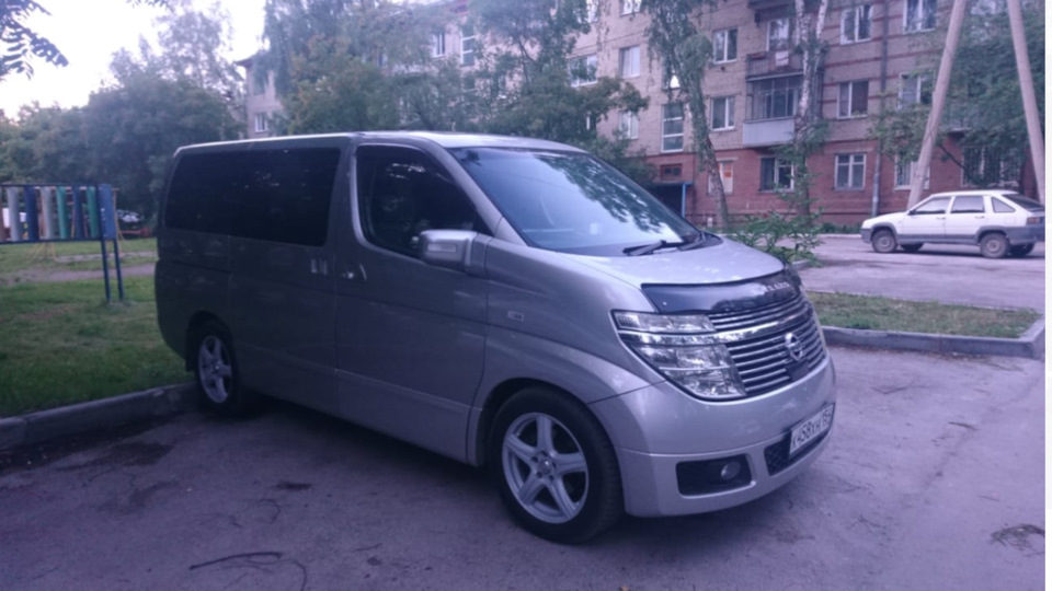 Nissan Elgrand 2004