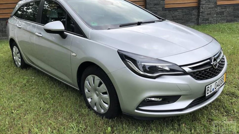 Масло из под заливной пробки — Opel Astra K, 1,6 л, 2018 года ...