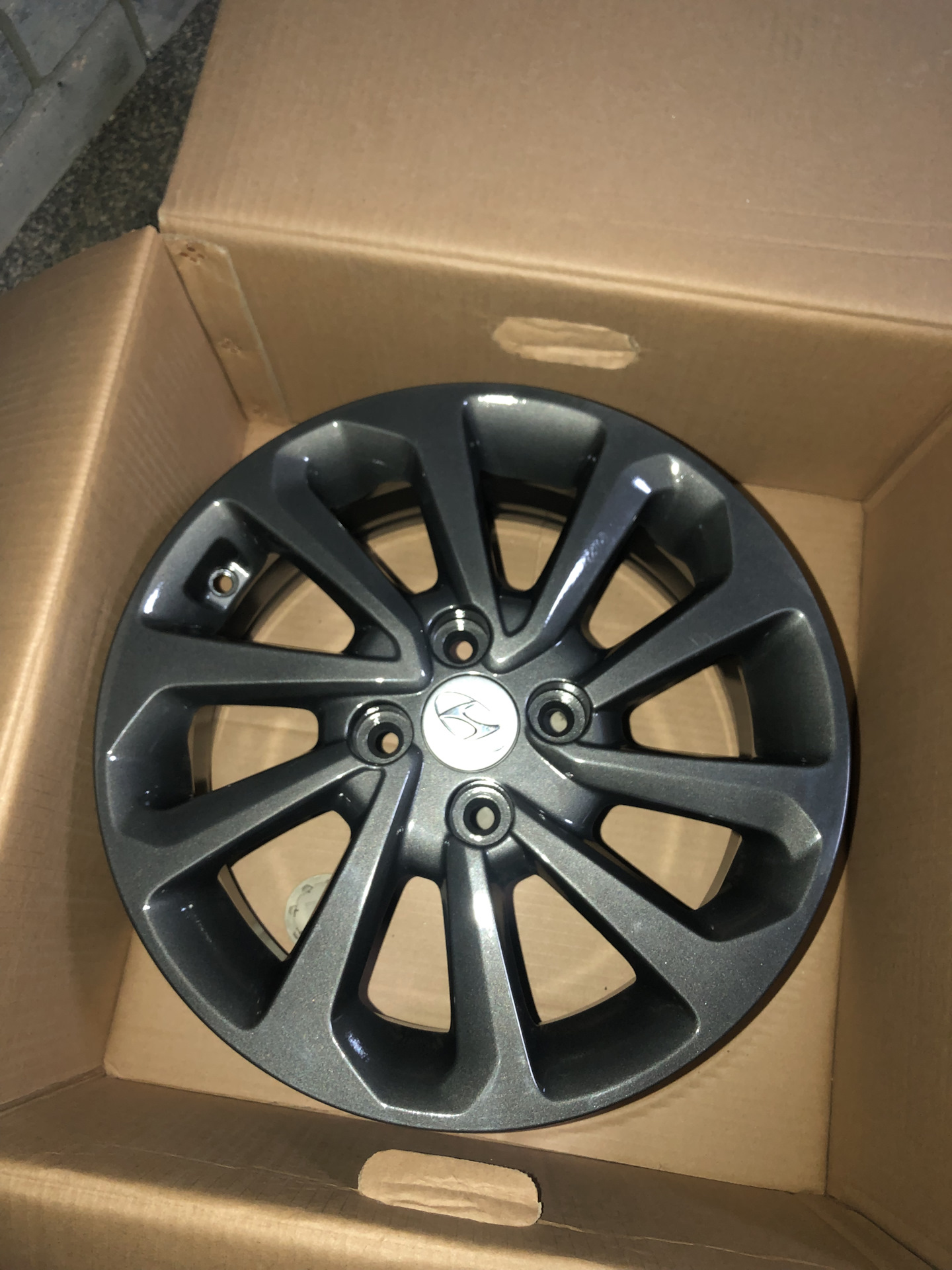 15) Диски r15 завод — Hyundai Solaris (2G), 1,6 л, 2017 года | колёсные ...
