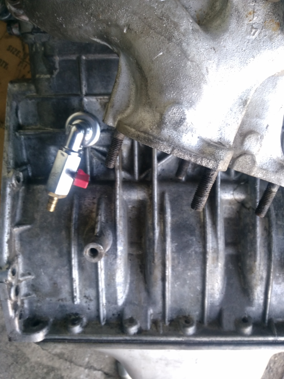Замена крана слива охлаждающей жидкости в блоке цилиндров — ГАЗ 2410, 2 ...