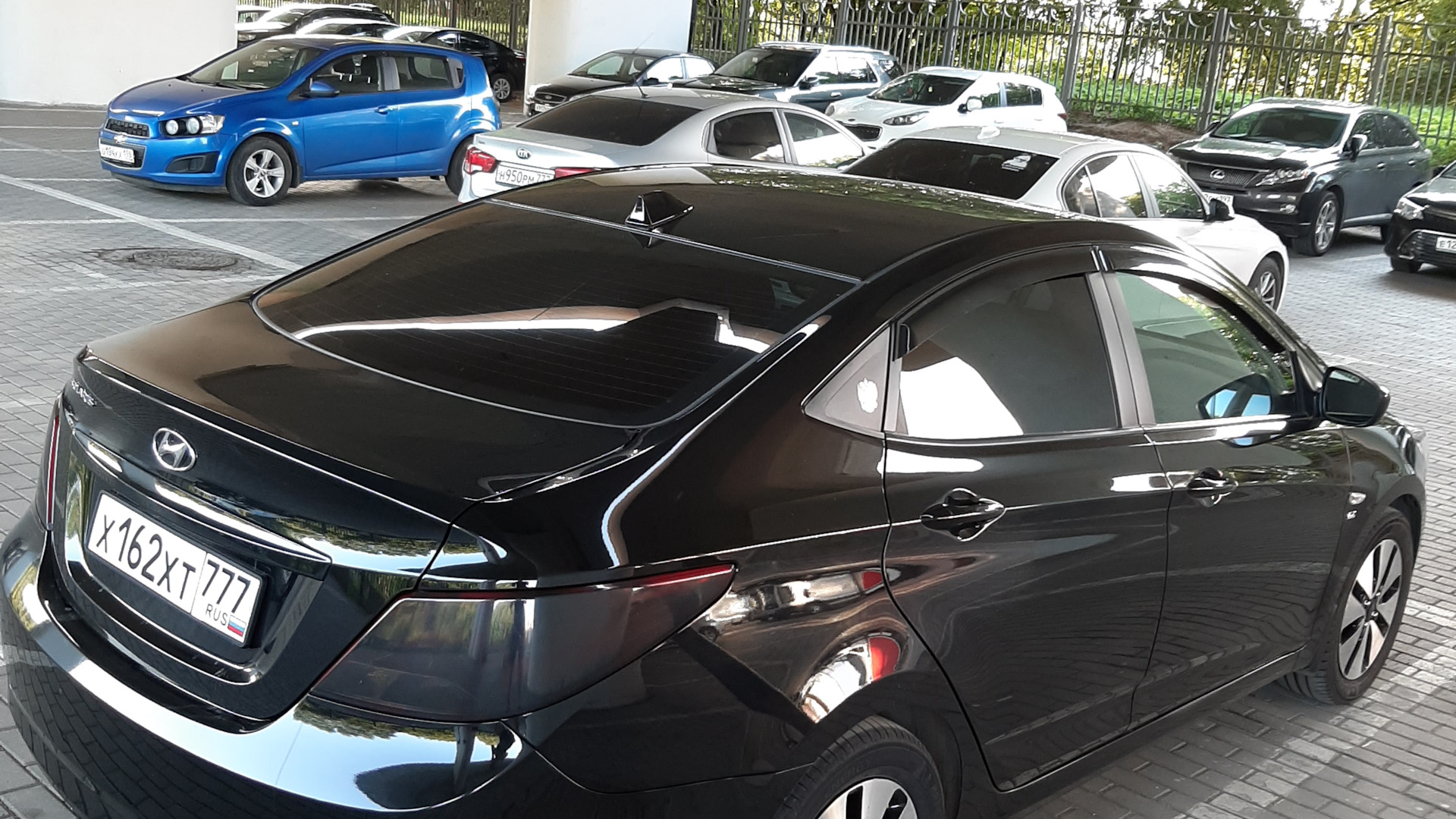 Черный соляр. Hyundai solaris 2015 black. Хендай солярис 2 тонированный черный. Черный соляр. Hyundai solaris 2009.