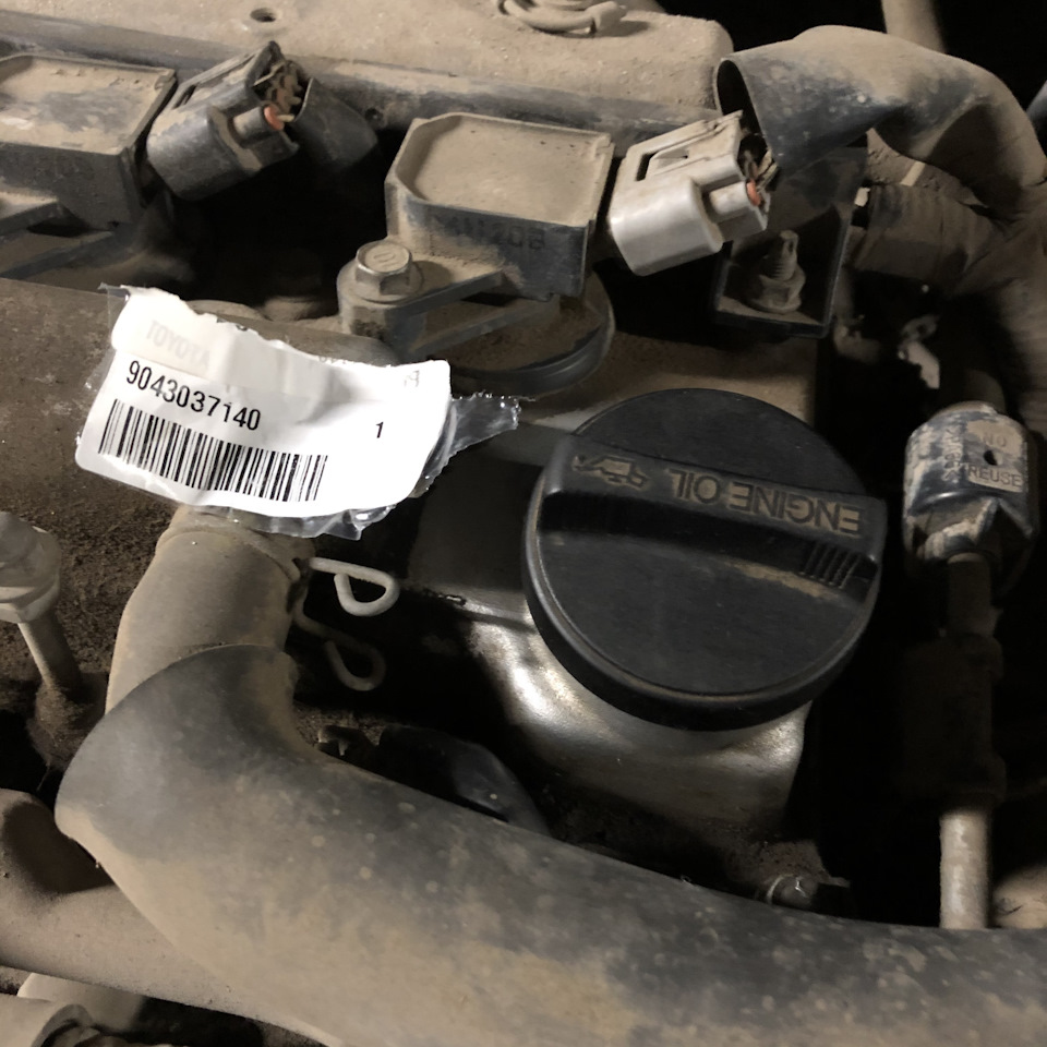 Замена прокладки масляной крышки — Toyota Corolla (120), 1,6 л, 2006 ...