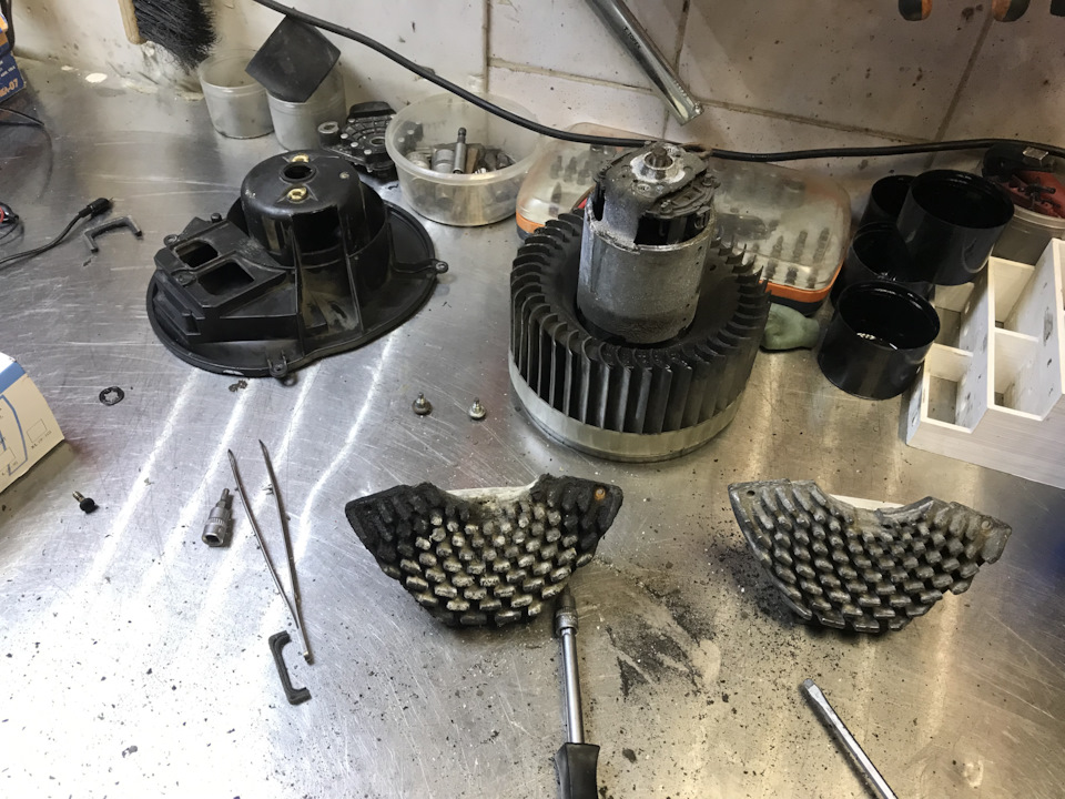 Замена реостата моторчика отопителя — Volvo S80 (1G), 2,5 л, 2005 года ...