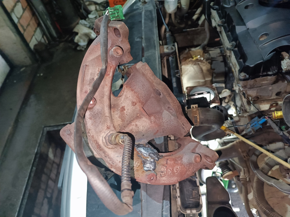 Трещина на выпускном коллекторе — Peugeot 307, 1,6 л, 2003 года ...
