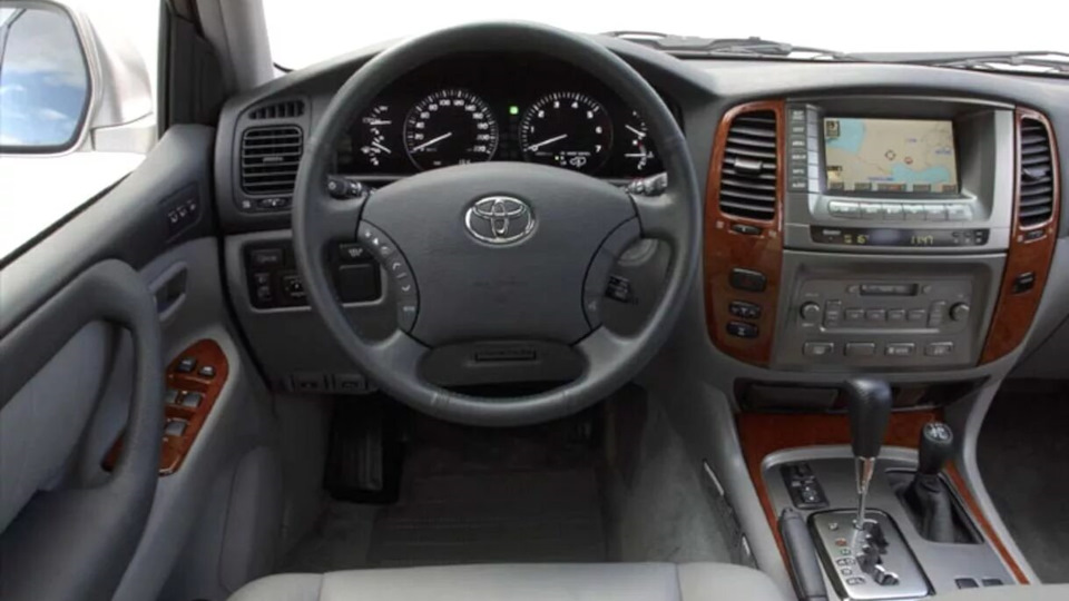 Toyota land cruiser салон фото
