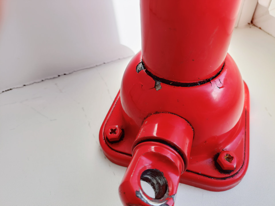 Трещина на стыке появилась почти с самого начала использования и это не внушало уверенности — Suzuki Grand Vitara (2G)