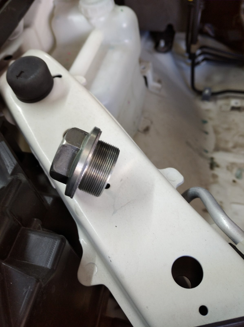 Сама заглушка с правой стороны — Mitsubishi Pajero Sport (3G)