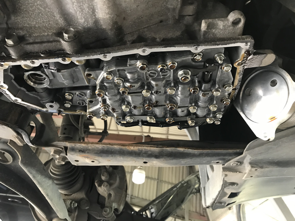 Замена масла в вариаторе митсубиси аутлендер 2. Mitsubishi Outlander замена масла переднего редуктора. Митсубиси Аутлендер замена масла в переднем редукторе. Замена масла в редукторе Митсубиси Аутлендер. Замена масла в редукторе Митсубиси Аутлендер XL 2.4