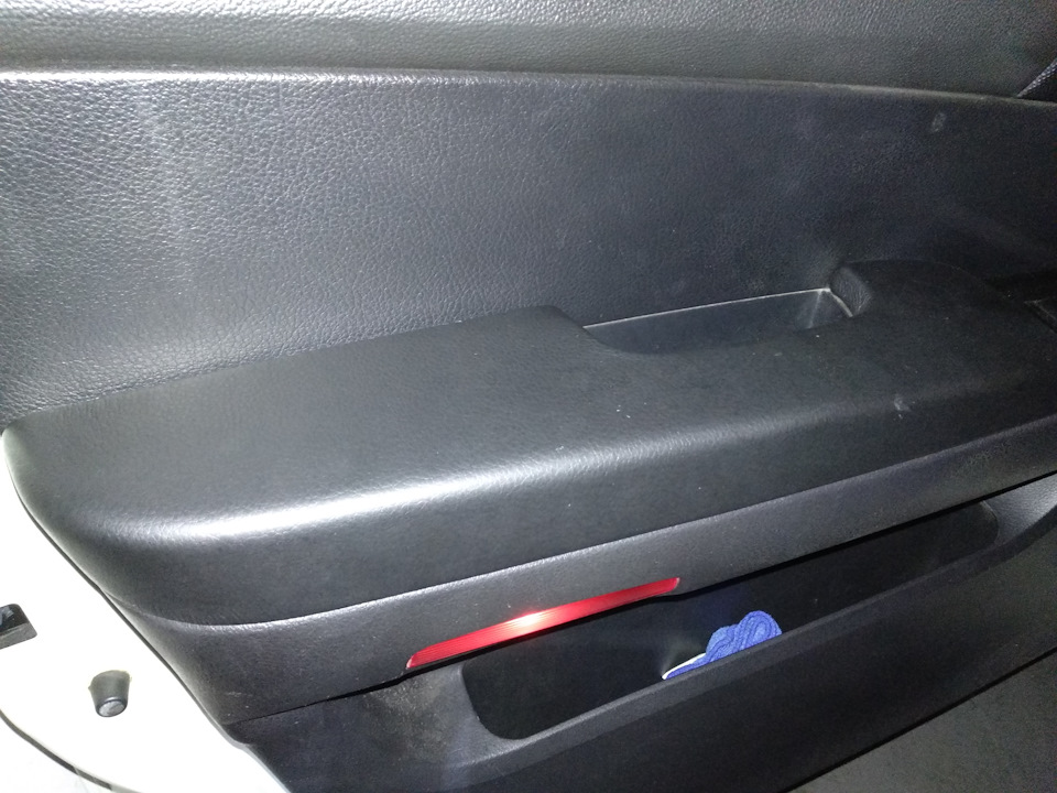 XsAAAgCUiOA 960 Как натянуть кожу на подлокотнике автомобиля