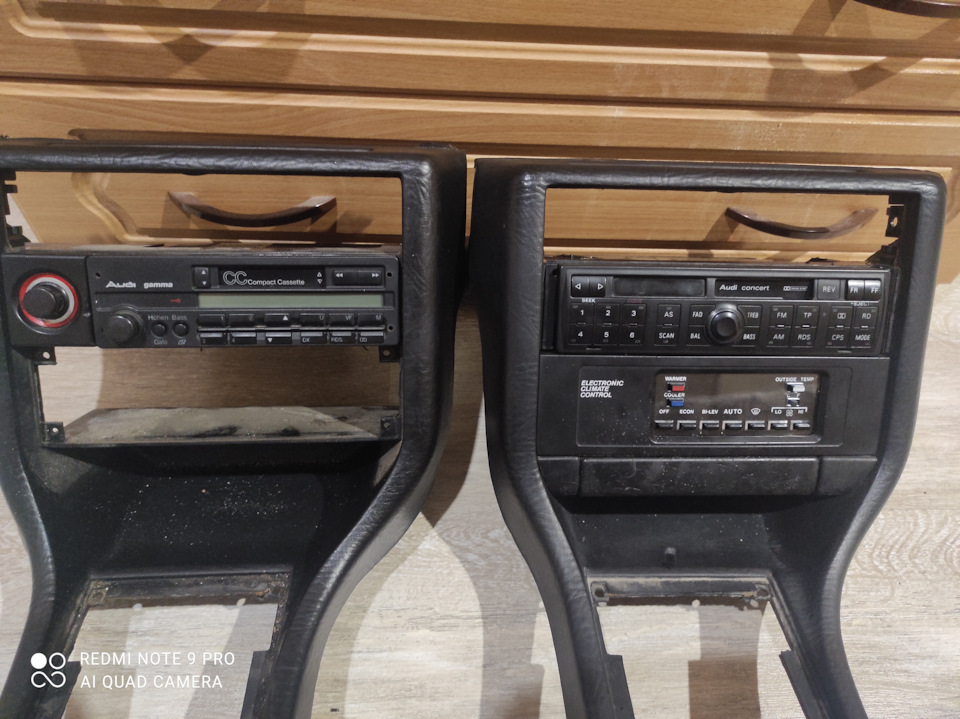 Консоль с гаммой на полку, переставить недолго для оригинального вида — Audi 100 (C3)