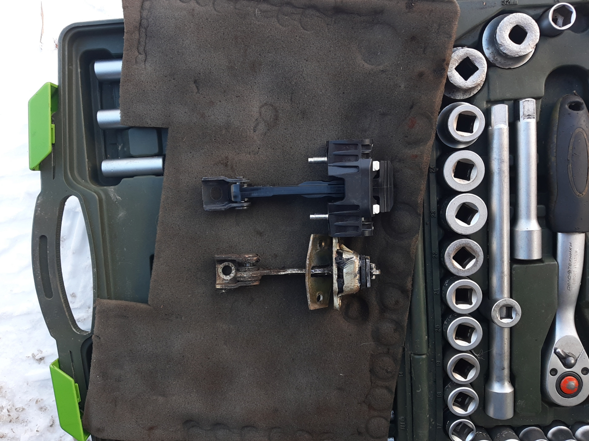 Доводчики от гранты и замена масла — Lada Калина седан, 1,6 л, 2007 ...