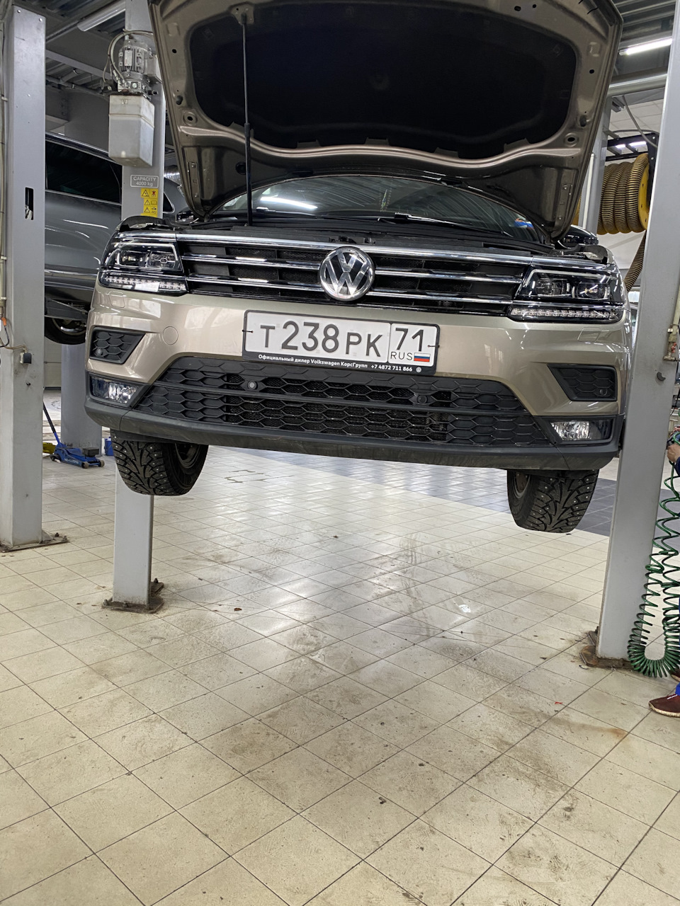 После ДТП, опять таки замена фар по гарантии 🤦‍♂️ — Volkswagen Tiguan  (2G), 1,4 л, 2019 года | поломка | DRIVE2