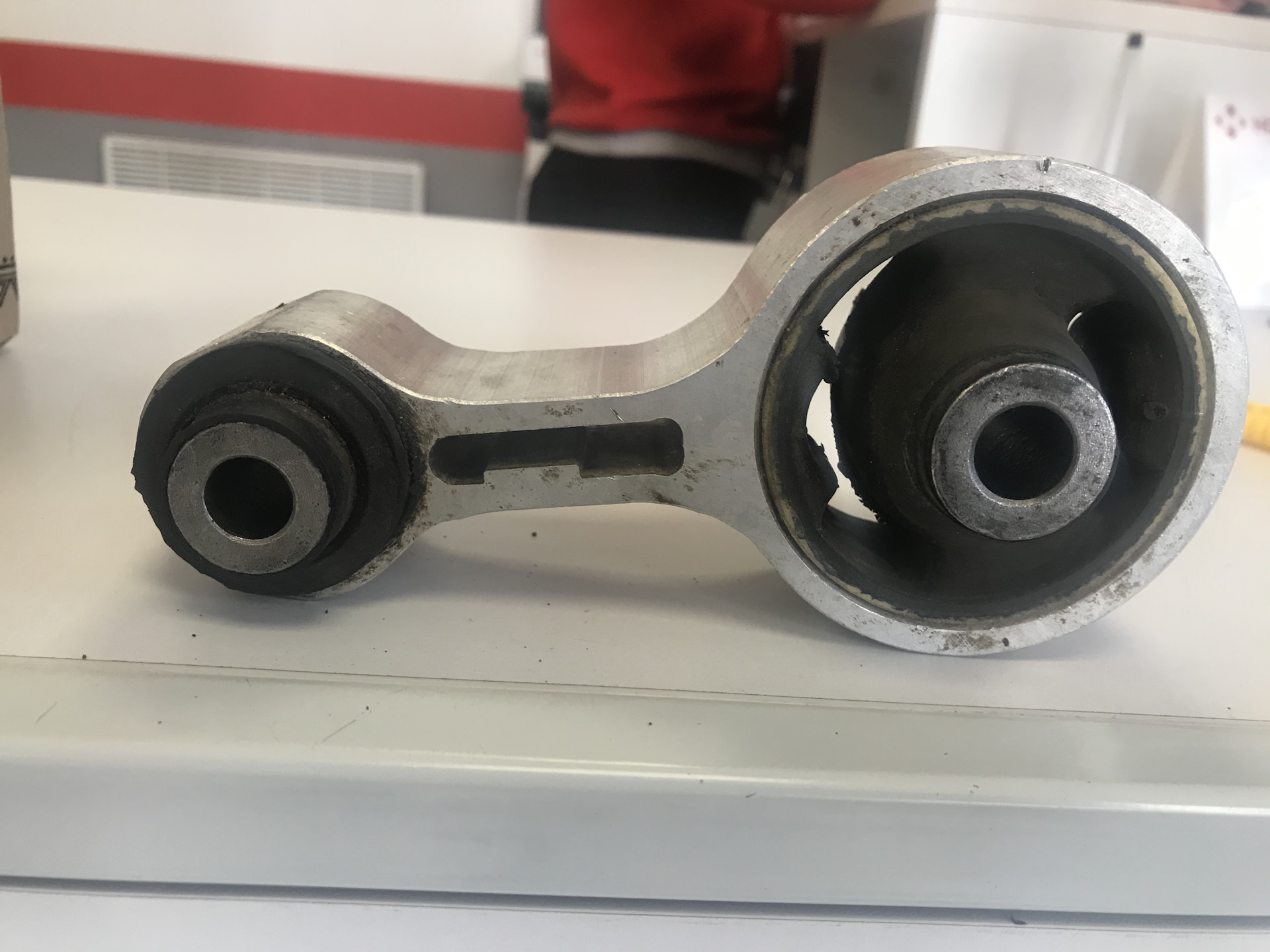 Замена подушки двигателя Мазда 6 — Mazda 6 (1G) GG, 2 л, 2002 года ...