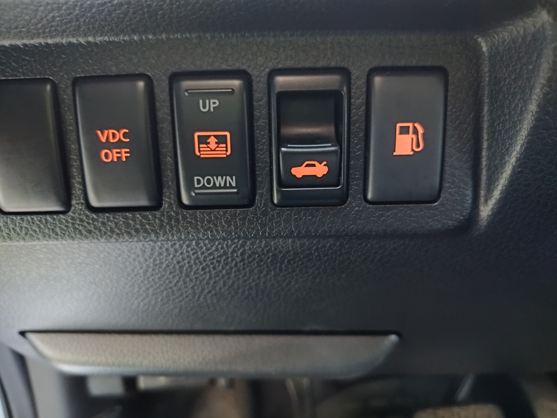 Vdc nissan. Где находится реле кнопка vdc off. Vdc nissan. Кнопка auto off nissan note. Vdc nissan.