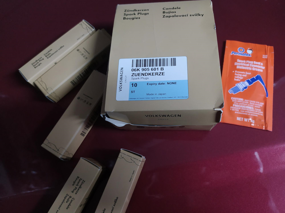 18 Свечи 8 шт. куплено в июне 22 по 1500 из Финляндии… диэлектр. смазка чуть позже. номер её 09980 — Skoda Kodiaq (1G). Запчасти на фото: 06K905601B