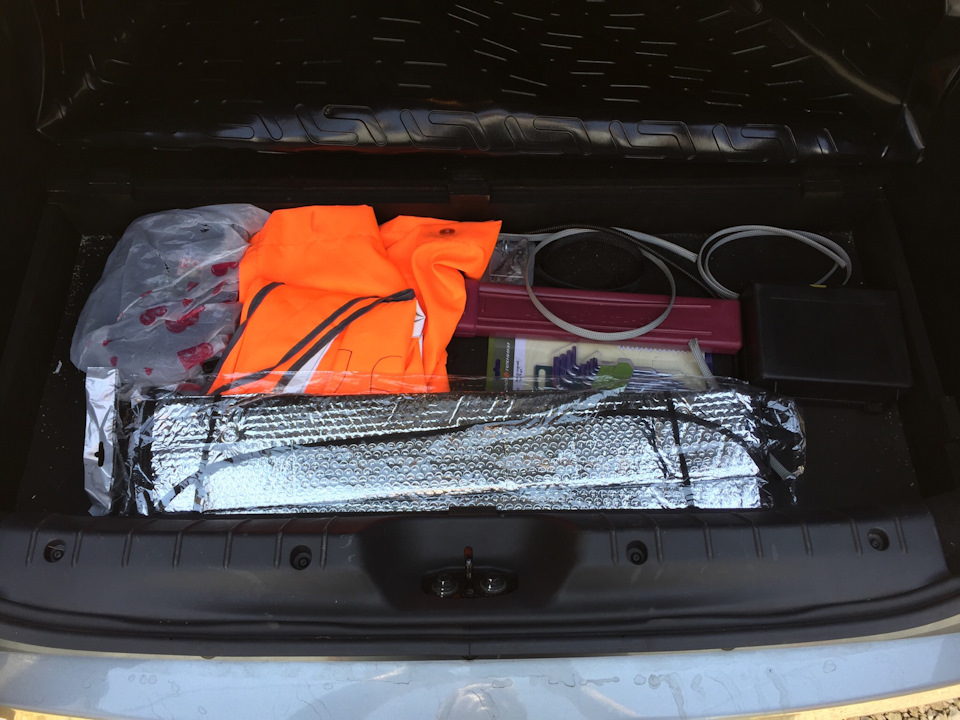 хлам уже накидан))) — Lada Vesta (1G)