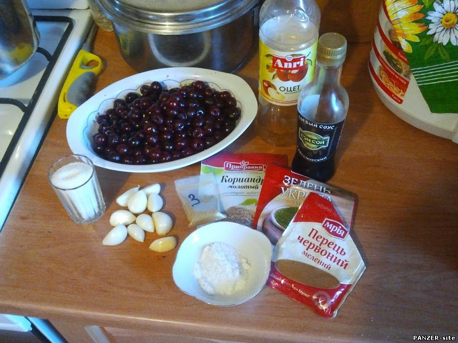 острый вишневый соус к мясу рецепт. XwAAAgDXM A 960. острый вишневый соус к мясу рецепт фото. острый вишневый соус к мясу рецепт-XwAAAgDXM A 960. картинка острый вишневый соус к мясу рецепт. картинка XwAAAgDXM A 960. Из вишни к зимнему сезону готовить можно не только варенья и компоты, но и прекрасный кисло-сладкий соус к мясу. По вкусу ему проиграет любой магазинный кетчуп. Кроме того, блюда, приготовленные своими руками из натуральных продуктов, есть всегда приятнее. Знакомьтесь с несколькими вариантами приготовления этой подливки.