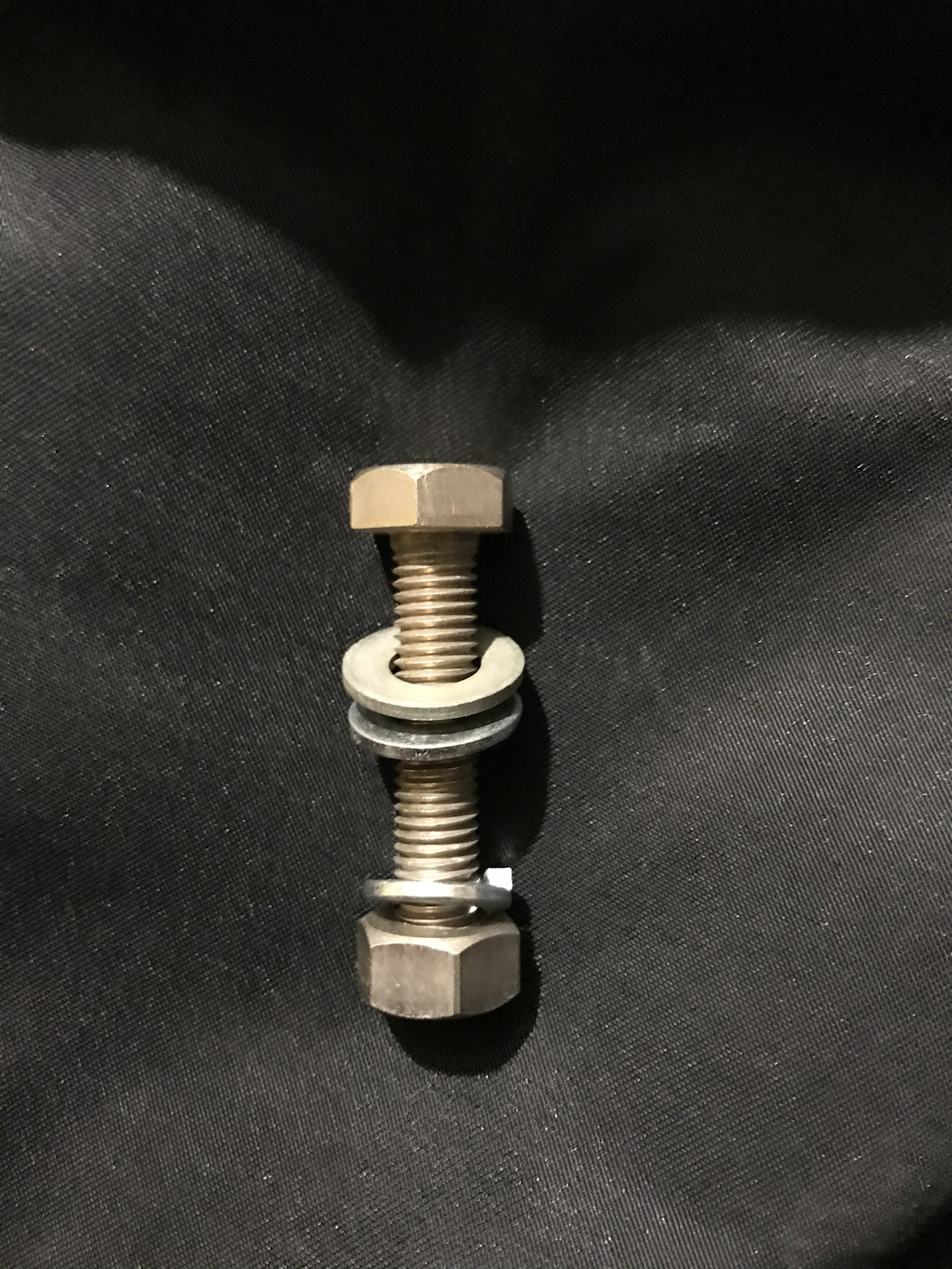 Болт крепления катализатора 2110. Болт крепления выхлопной трубы. Болты глушителя с пружинами м10. Болты крепления выхлопа m10 1,5. Болты для крепления катализатора ваз 2110.