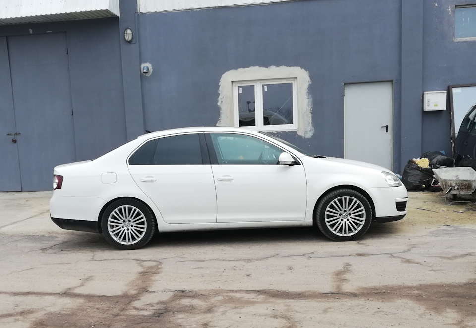 Замена задних пружин — Volkswagen Jetta V, 2,5 л, 2009 года | визит на ...