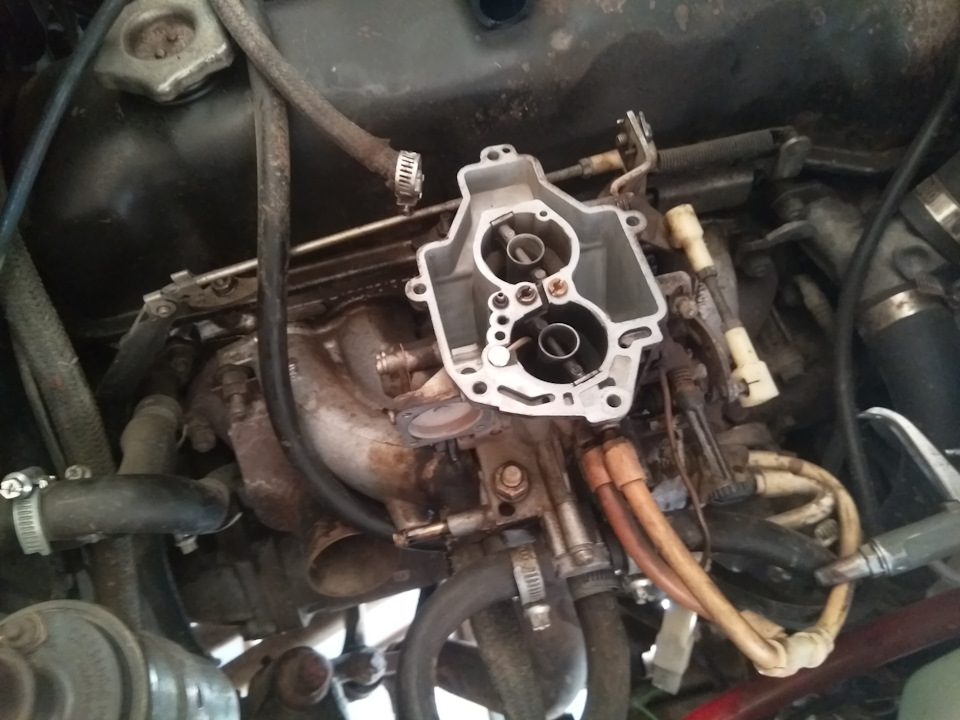 Резиновые держатели задней полки багажника от калины в замен веревок ...