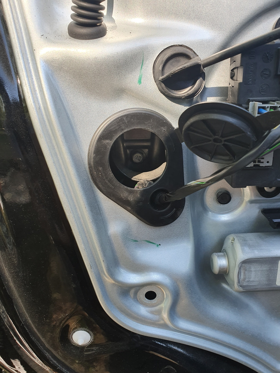 Неисправность стеклоподъемника — Volvo XC70 III, 2,4 л., 2011 года ...