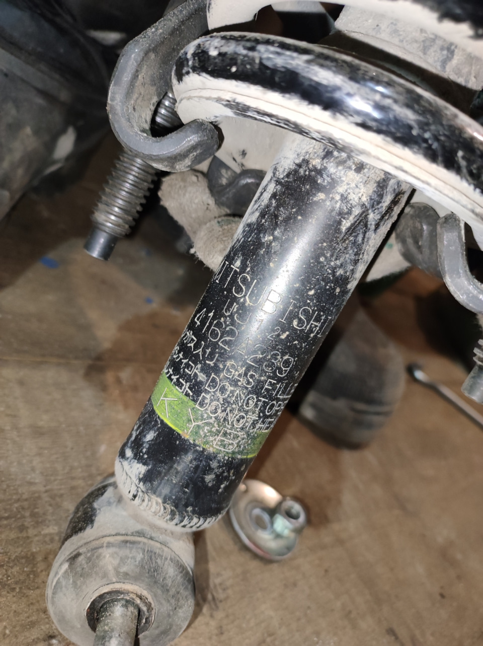 Замена резинок амортизатора, звук не пропал 😑 — Mitsubishi Outlander ...