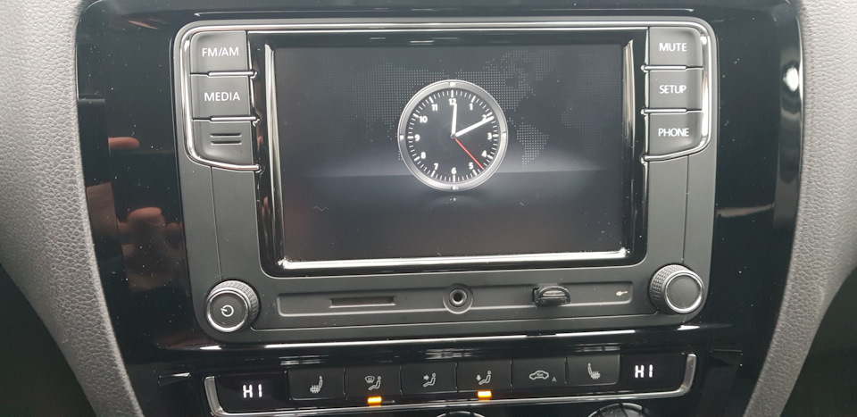 Установка магнитолы RCD 330 plus — Volkswagen Jetta VI, 1,6 л, 2014 ...