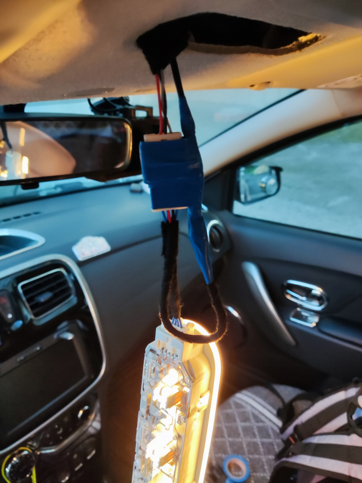 Подключение радара к плафону салона через адаптер — Renault Sandero ...