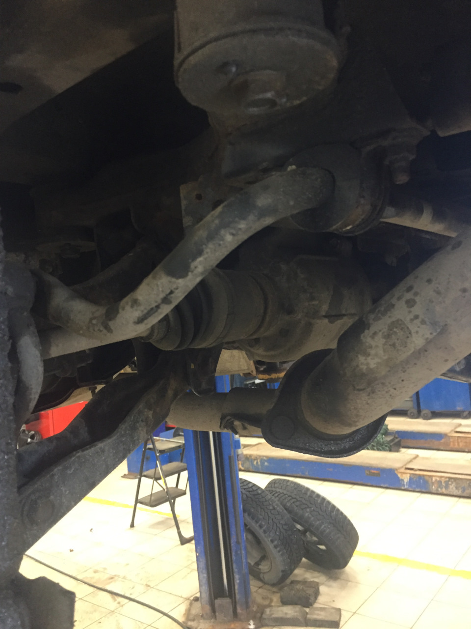 D2.37 Потек задний аморт и опять рулевой наконечник — Nissan Juke (1G ...