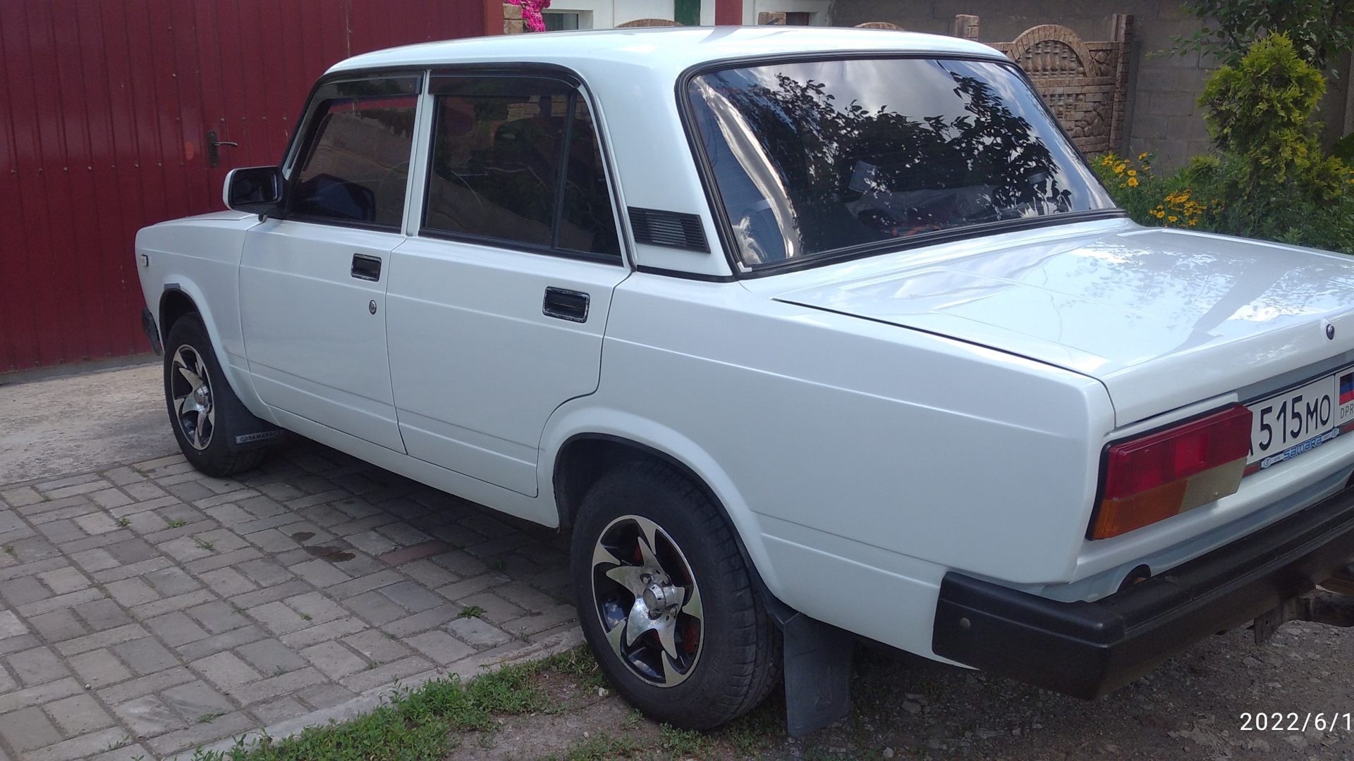 Lada 21074 1.8 бензиновый 1996 | белый перламутр на DRIVE2