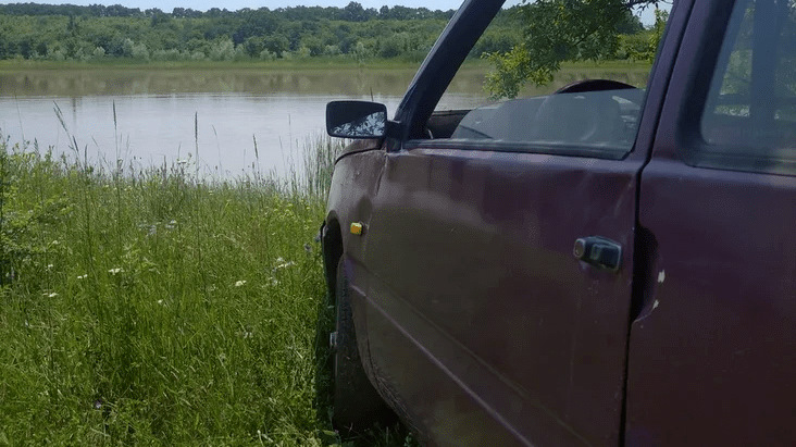 Проворачиваешь ключ во второе положение, а стартер не крутит — Lada ...