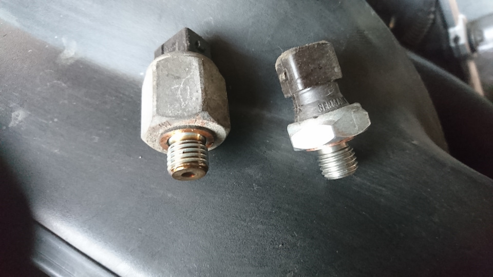 слева старый справа тот который должен стоять — Alpina B10 (E39)