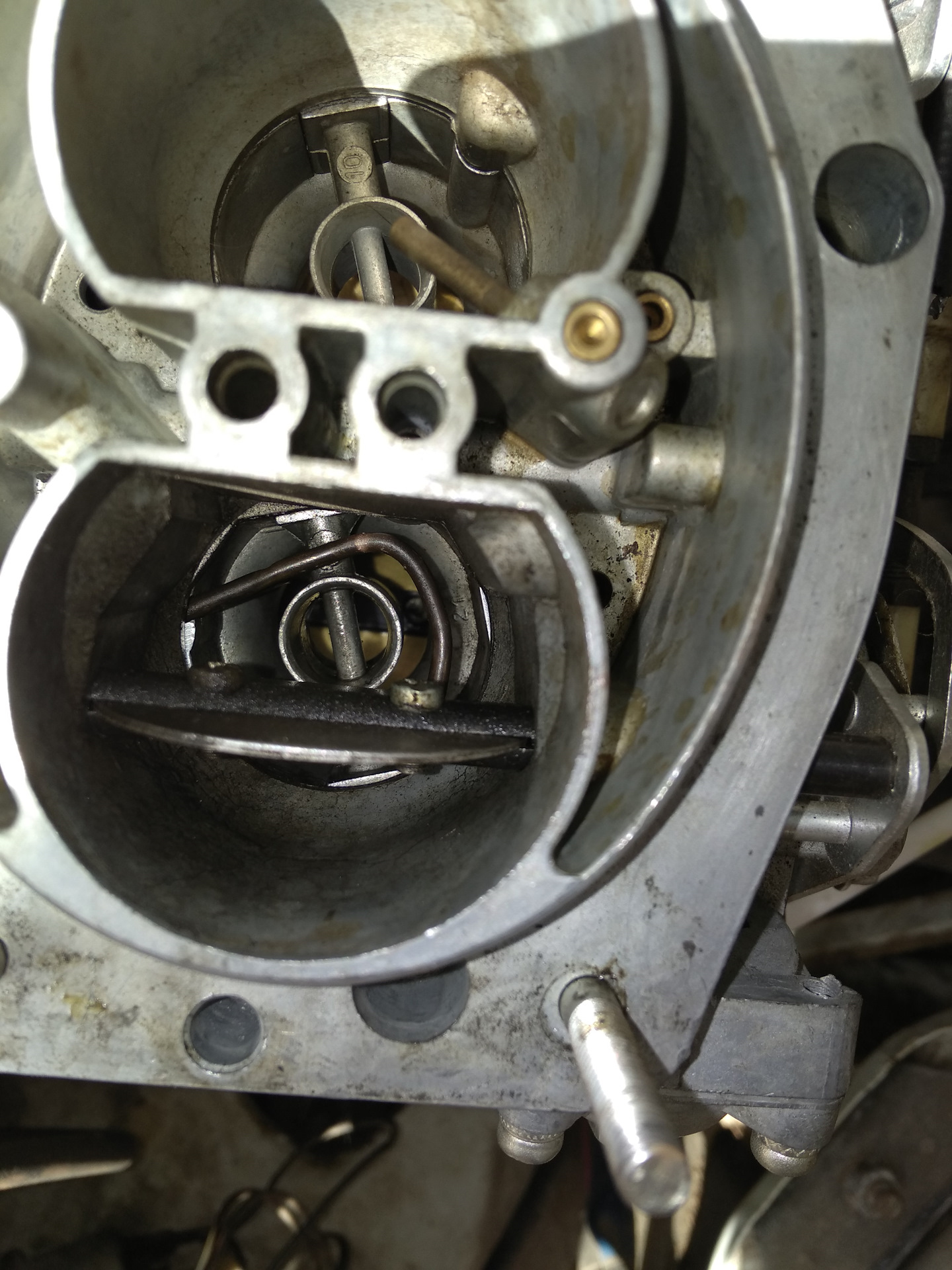 неравномерный холостой ход. стук в двигателе на холостых. неравномерный холостой ход. дроссельная заслонка ниссан максима а33. чистка дроссельной заслонки,датчика холостого хода.