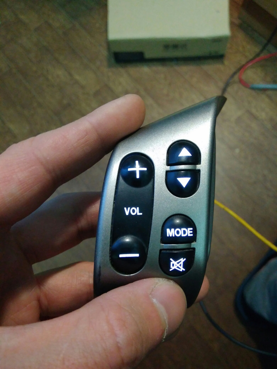 Кожаный мультируль и оптитронная панель приборов — Mazda Demio (2G), 1 ...