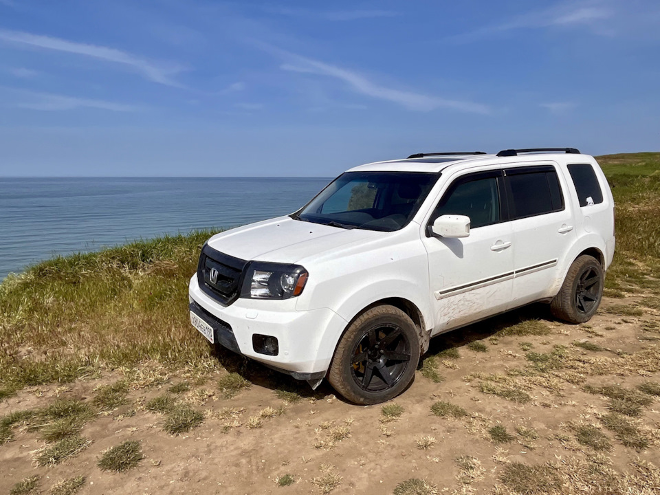 На фоне моря — Honda Pilot (2G)