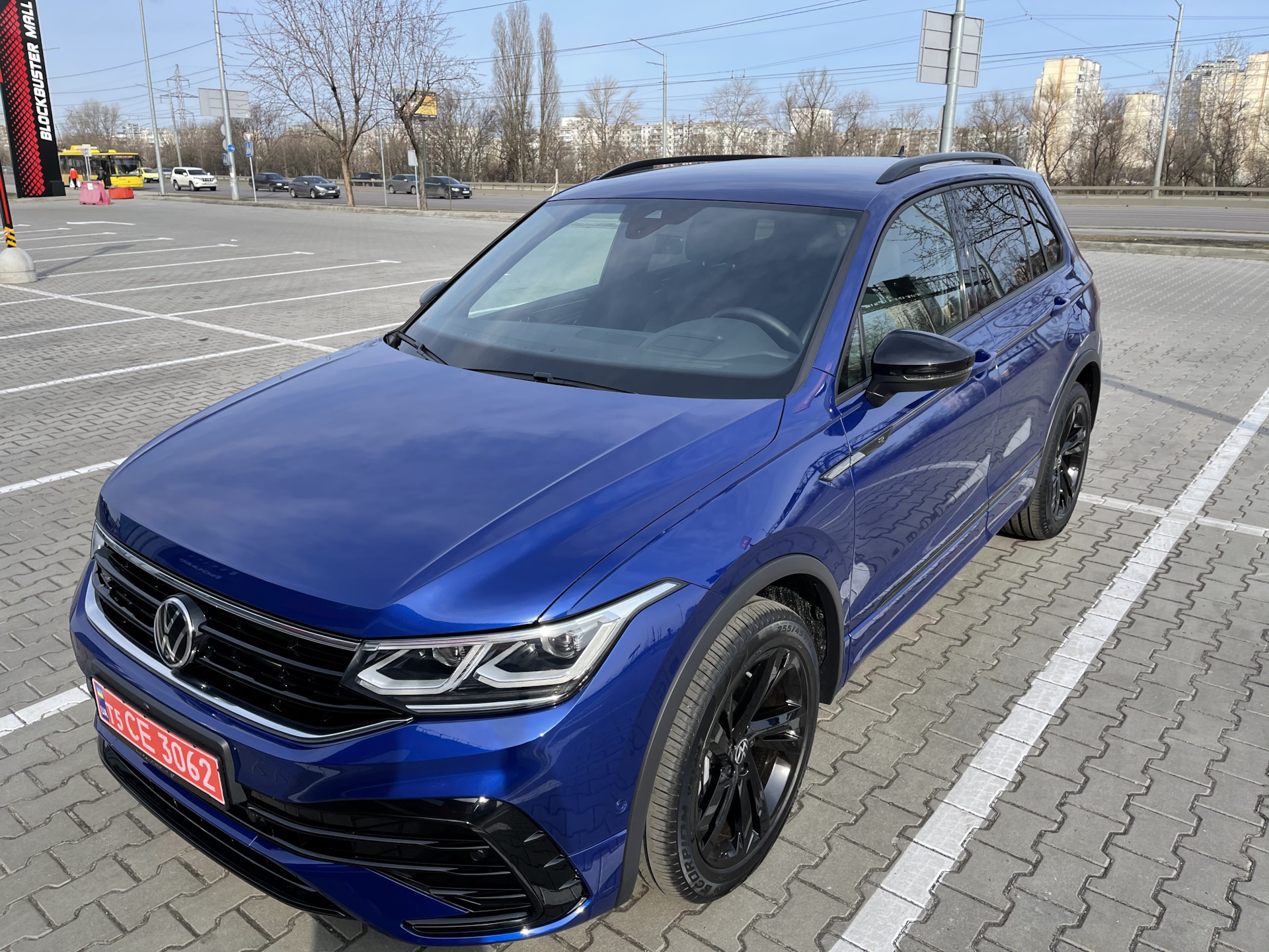 VW Tiguan в матовой плёнке