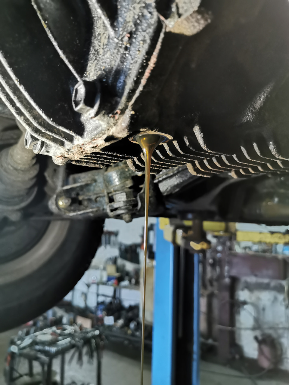 Техническое обслуживание. Замена масла в картере заднего дифференциала ...