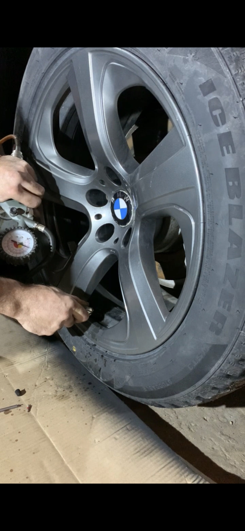 Как поменять ниппель сосок диска без разборки колеса — BMW X6 (E71/E72 ...