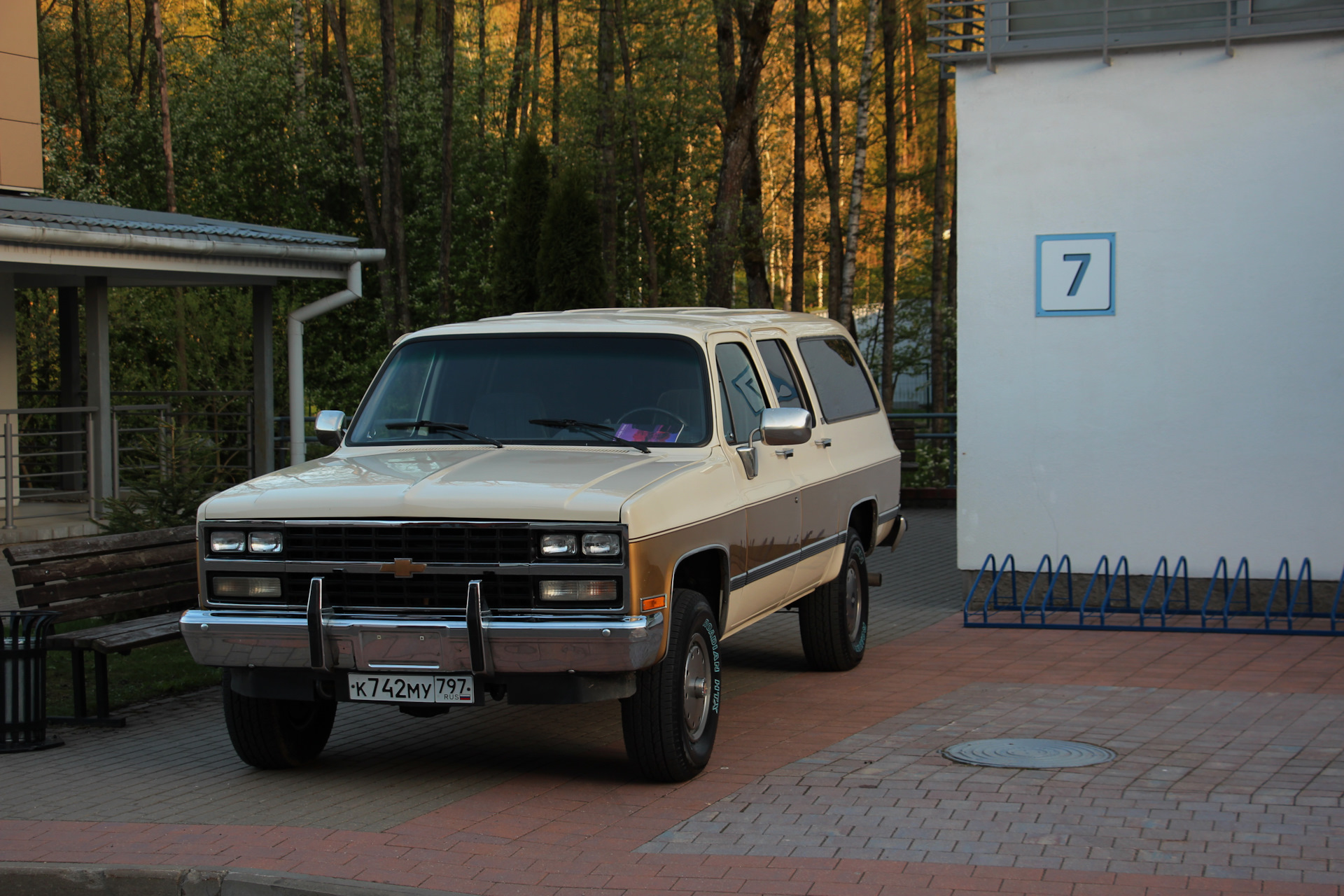 Suburban 5.7. Chevrolet Suburban 5.7 at, 1993. Chevrolet Suburban 5.7 at, 1994,. Шевроле Субурбан 9g. Chevrolet Suburban 5.7 at, 1993 салон.